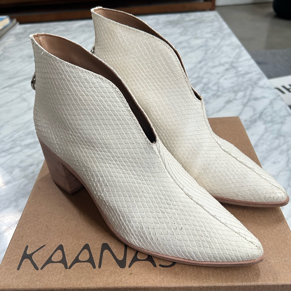 Kaanas Textured Cream Ankle Booties Size 11
